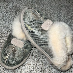 snake skin ugg slippers 🤨